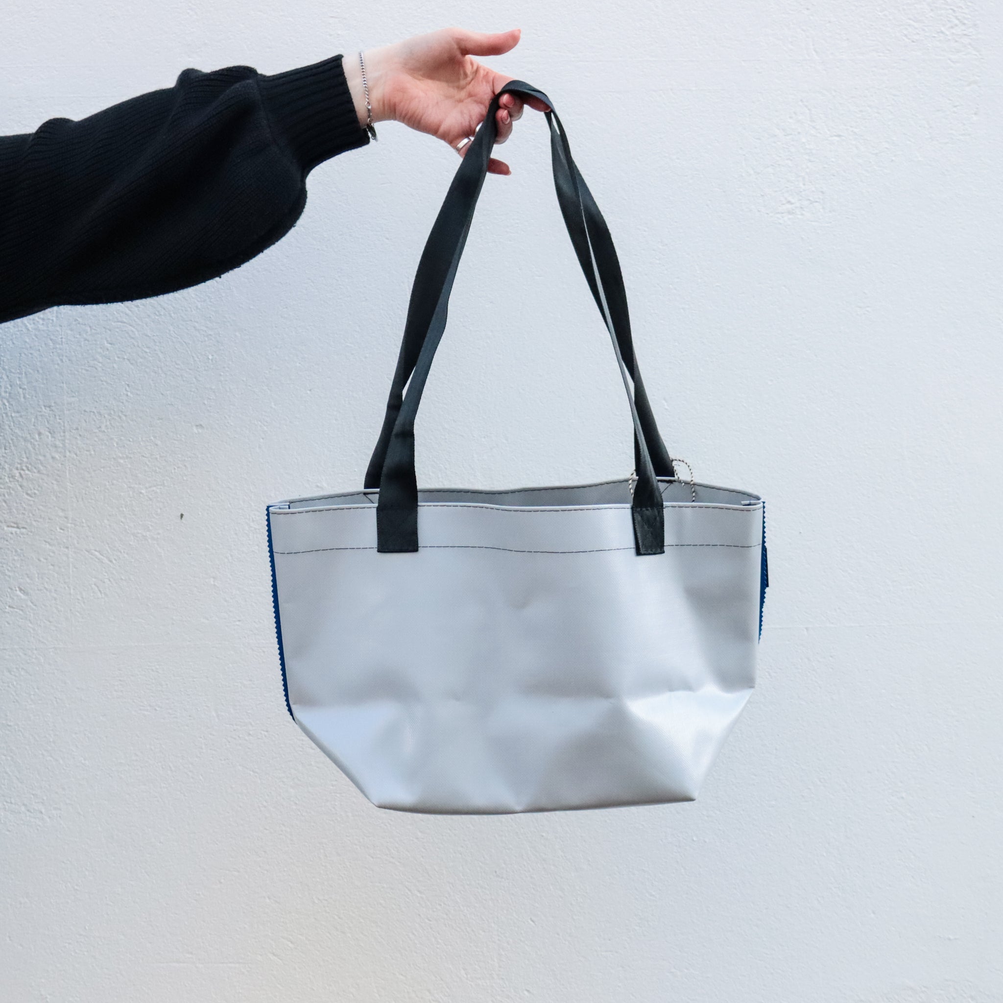 Small vinyl outlet tote bags